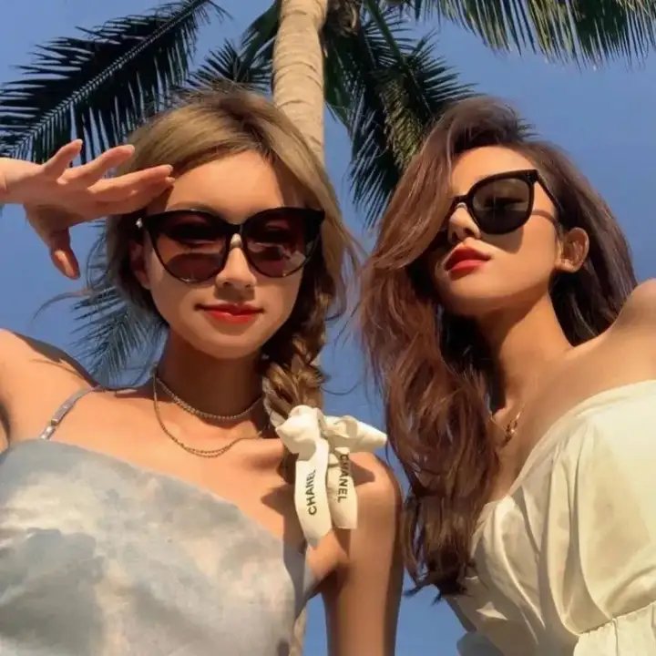 凯萨万岁！ 海报